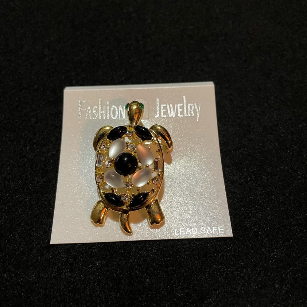 FASHION JEWELRY TURTLE PIN AND PENDANT